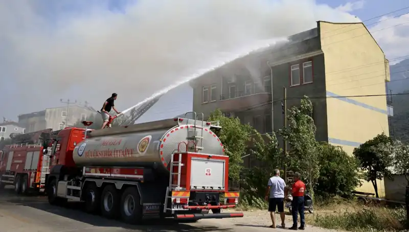 Çatı Katı Yangını Şehirde Korku Dolu Anlar Yaşattı