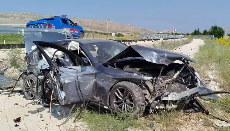 Sivas’ta İki Farklı Trafik Kazası: 9 Yaralı, Detaylar Ortaya Çıkıyor!